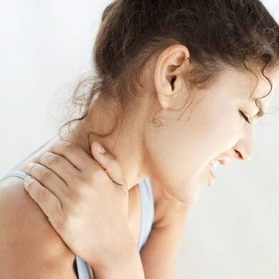bir kızda boyun ağrısı osteokondroz belirtisi